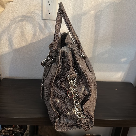 Michael Kors Large Hamilton Python-Print Tote - Picture 9 of 12